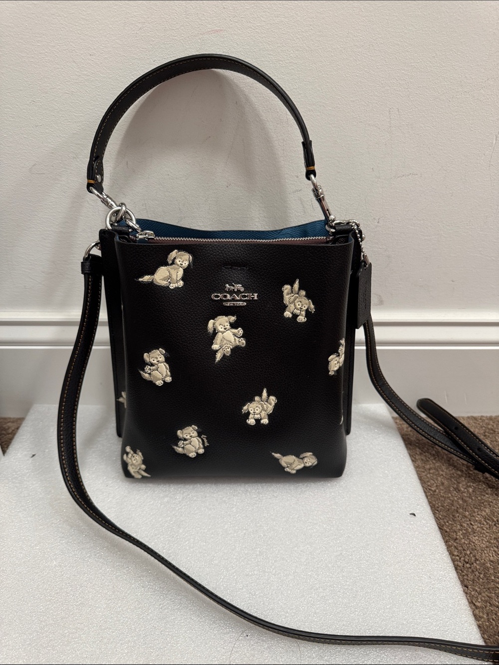 Coach Mollie Bucket 22 with Happy Dog Print crossbody bag purse with hangtag - Picture 11 of 11